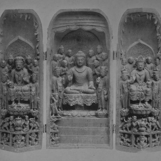 諸尊仏龕（枕本尊）